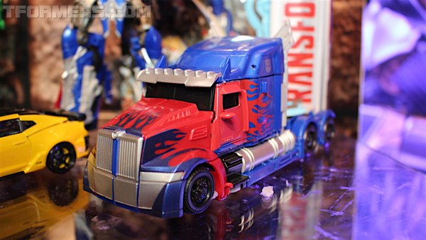 MORE Transformers Showroom Images Trypticon, Titans Return, Last Knight, Robots In Disguise  (12 of 60)